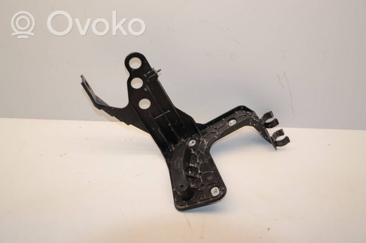 Audi A4 S4 B9 Kita variklio skyriaus detalė 8W0145896P