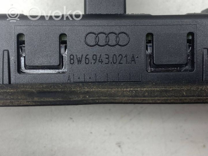 Audi A5 Lampa oświetlenia tylnej tablicy rejestracyjnej 8W6943021A