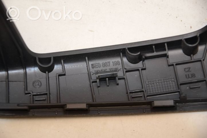 Skoda Octavia Mk3 (5E) Inne części wnętrza samochodu 5E0867198