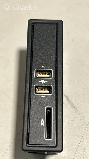 Mercedes-Benz E W213 USB-pistokeliitin A2138200401