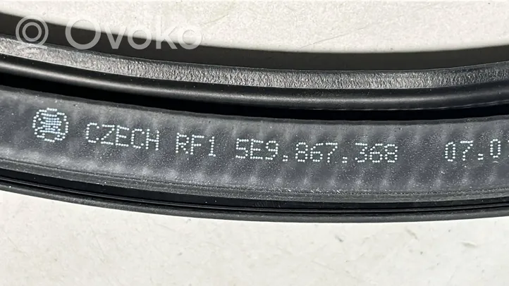 Skoda Octavia Mk3 (5E) Joint d'étanchéité en caoutchouc pour porte arrière 5E9867368