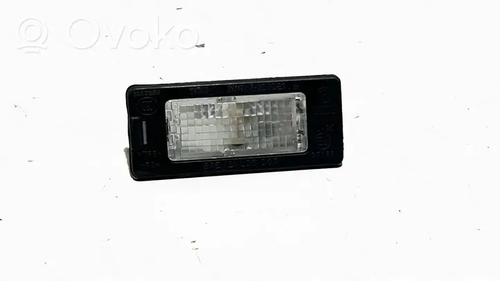Skoda Octavia Mk3 (5E) Lampa oświetlenia tylnej tablicy rejestracyjnej 5N0943021