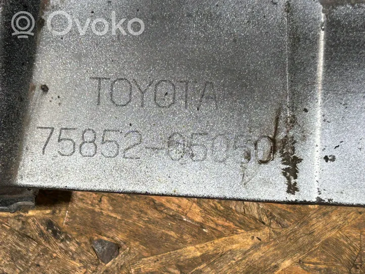 Toyota Avensis T270 Kynnys 7585205050