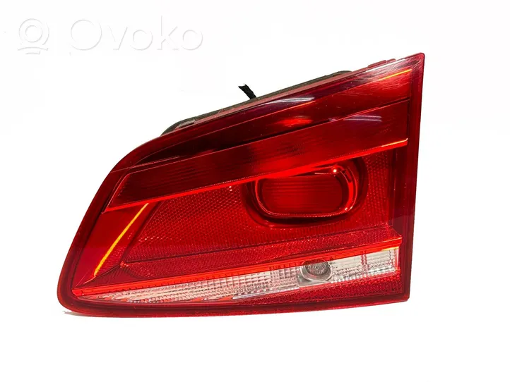 Volkswagen PASSAT B7 Lampy tylnej klapy bagażnika 3AF945094L