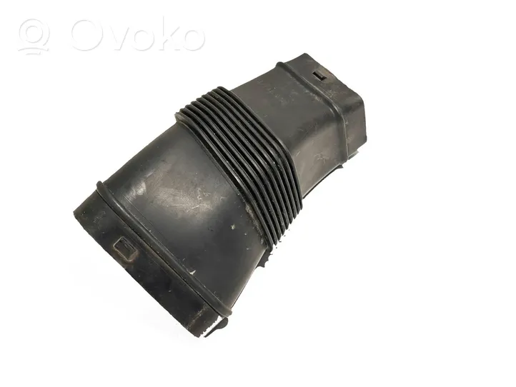 Volvo S60 Parte del condotto di aspirazione dell'aria 70368440