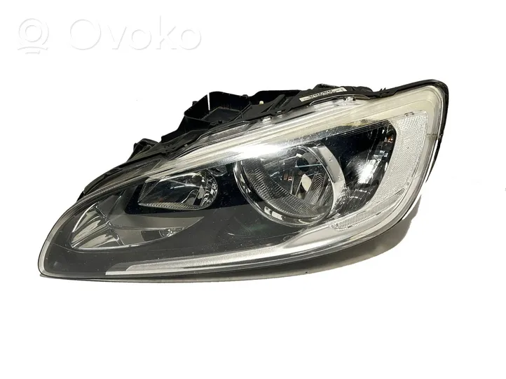 Volvo S60 Lampa przednia 31358099