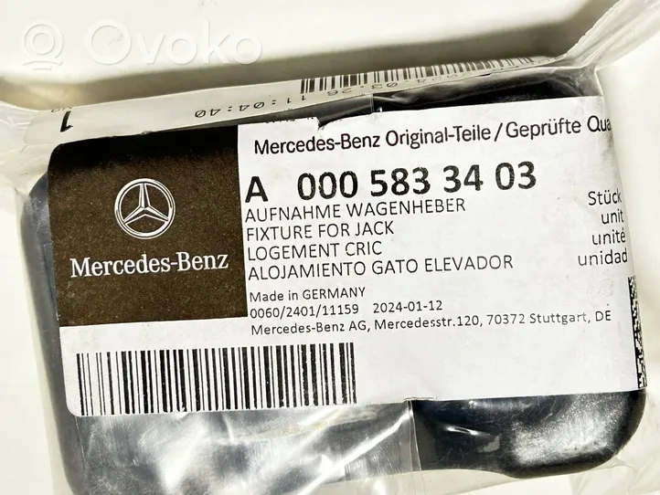 Mercedes-Benz A W177 AMG Base della presa Jacking A0005833403