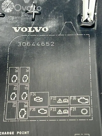Volvo S60 Skrzynka bezpieczników / Komplet 30728625