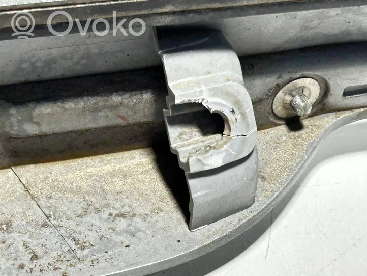 Toyota Verso Takaluukun rekisterikilven valon palkki 768110F100