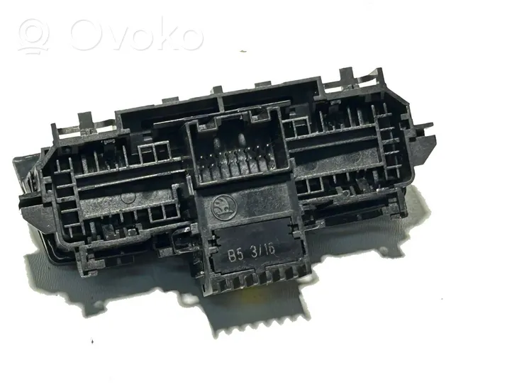 Skoda Superb B8 (3V) Interrupteur, commande de frein de stationnement 3V0927225B