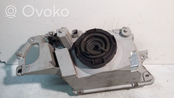 Mazda 323 F Lampa przednia 0301167301