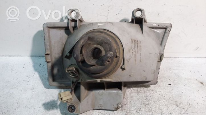 Mazda B2500 Phare frontale 10016020