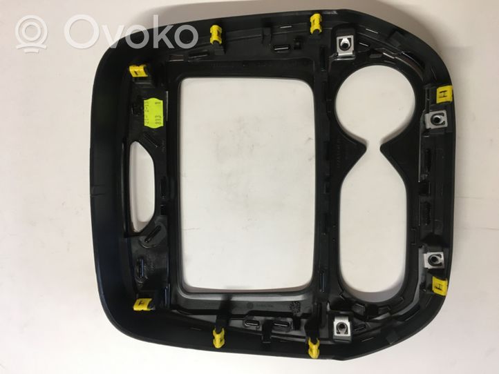 Renault Captur Ramka deski rozdzielczej 682700795R