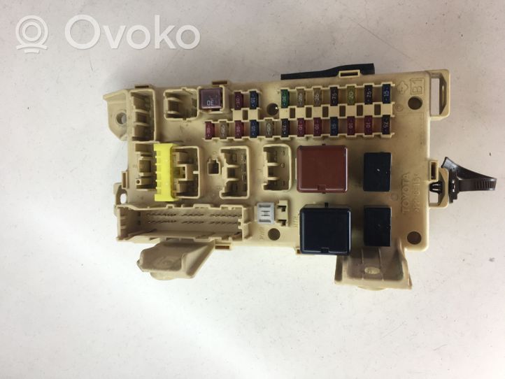 Toyota Avensis Verso Modulo fusibile 8922144030