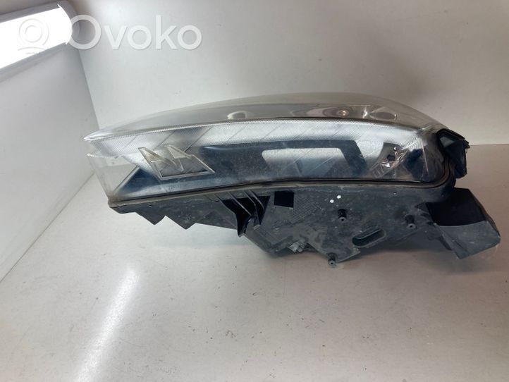 Nissan Qashqai Lampa przednia 26060JD00E