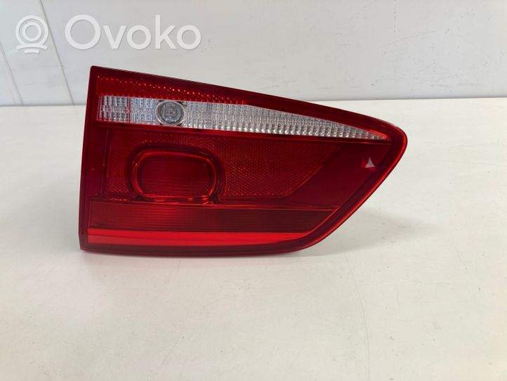 Volkswagen PASSAT B7 Lampy tylnej klapy bagażnika 3AF945094J