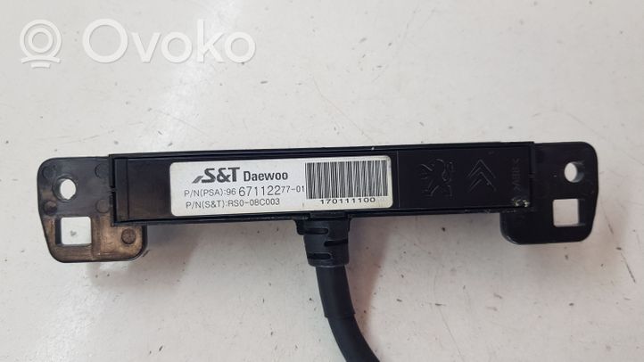 Peugeot 5008 Câble adaptateur AUX 9667112277