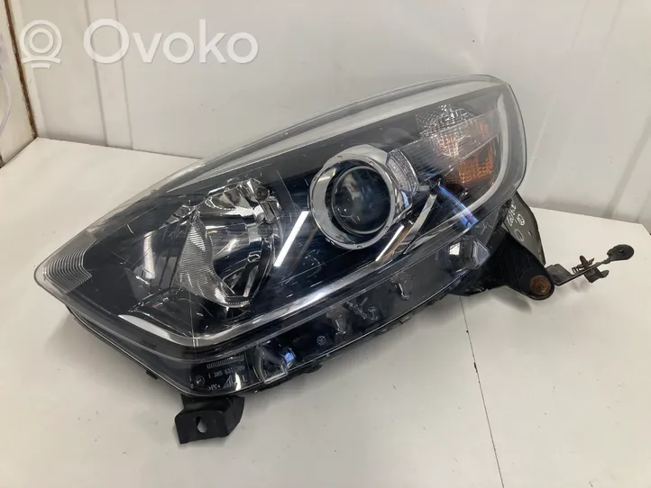 Renault Captur Lampa przednia 130702445200