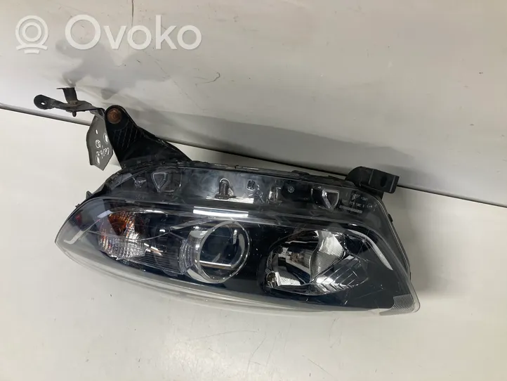 Renault Captur Lampa przednia 130702445200