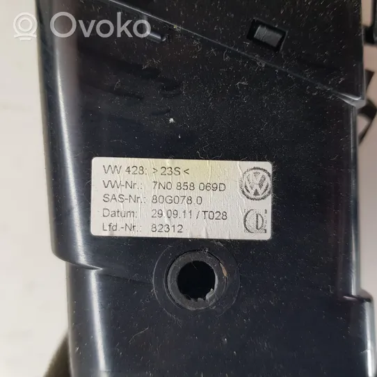 Volkswagen Sharan Dysze / Kratki środkowego nawiewu deski rozdzielczej 7N0858069D