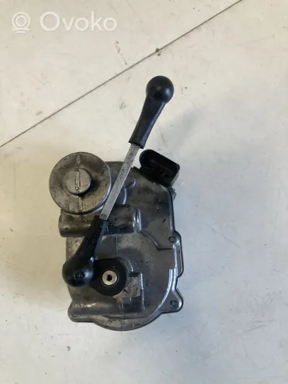 Volkswagen Touareg I Intake manifold valve actuator/motor 059129086M