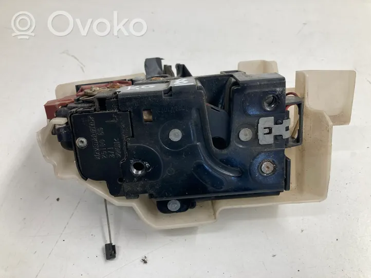 Volkswagen Touareg I Rear door lock 25100D6