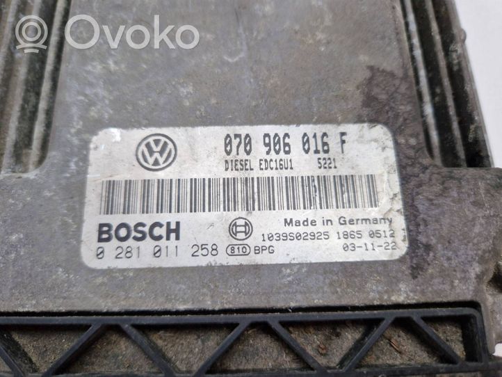 Volkswagen Touareg I Sterownik / Moduł ECU 070906016F