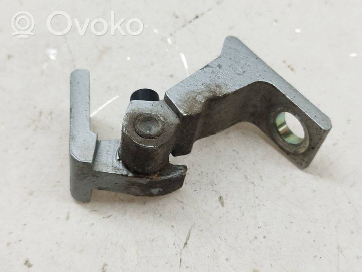 Volkswagen Touareg II Front door lower hinge 8K0831401A