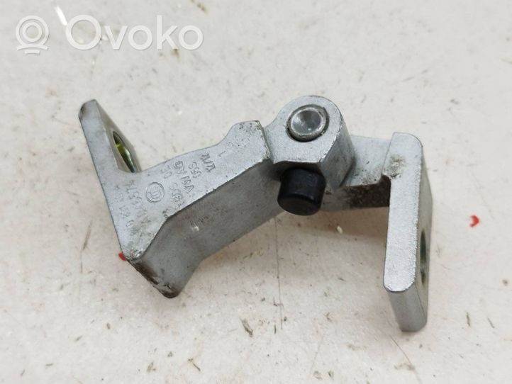 Volkswagen Touareg II Front door upper hinge 8K0831401A