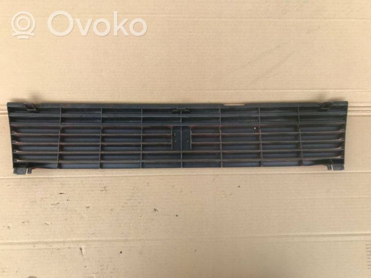 Seat Malaga (023A) Grille calandre supérieure de pare-chocs avant 