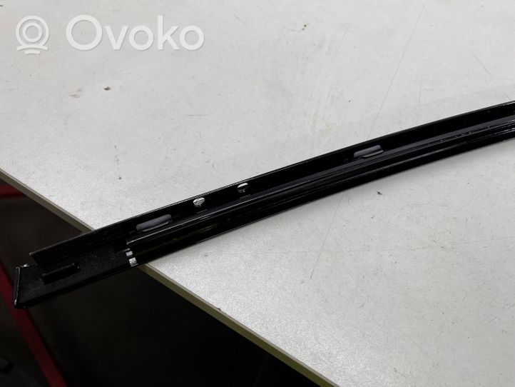 BMW 5 G30 G31 Rivestimento modanatura del vetro della portiera posteriore 16444510