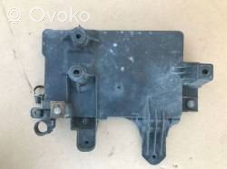 Mitsubishi Colt Boîte de batterie 8201A084