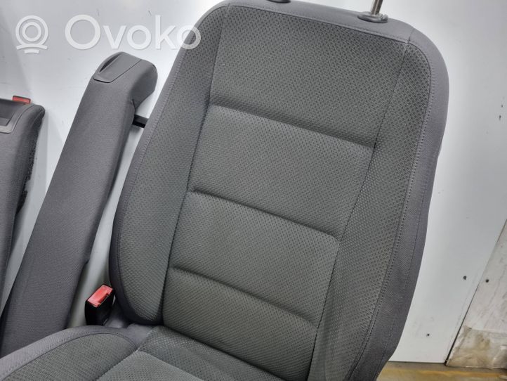 Volkswagen Golf V Fotele / Kanapa / Komplet 