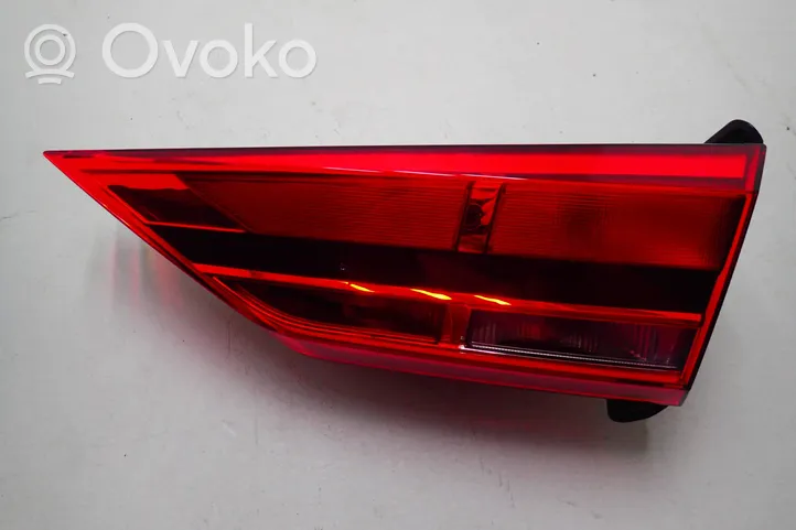 Audi Q3 F3 Lampy tylnej klapy bagażnika 83A945076