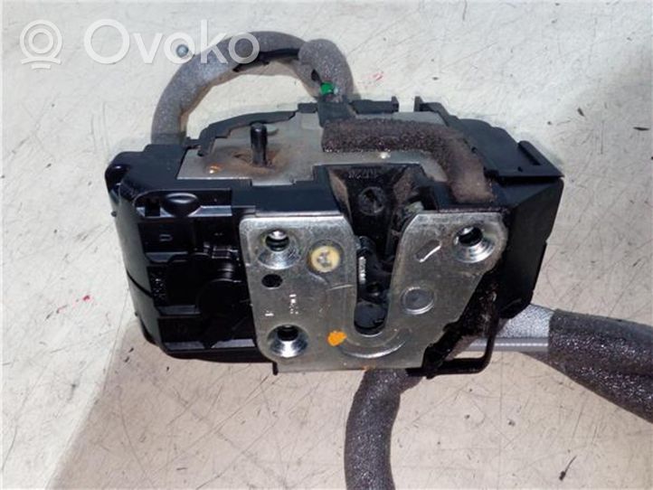 Nissan Qashqai Takaoven lukitusmoottori 