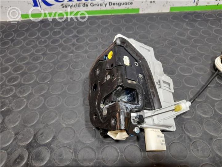 Audi A4 S4 B7 8E 8H Motorino serratura porta anteriore 