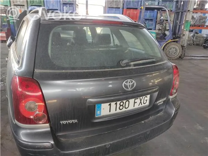 Toyota Avensis T220 Takaluukun/tavaratilan kansi 6700505080