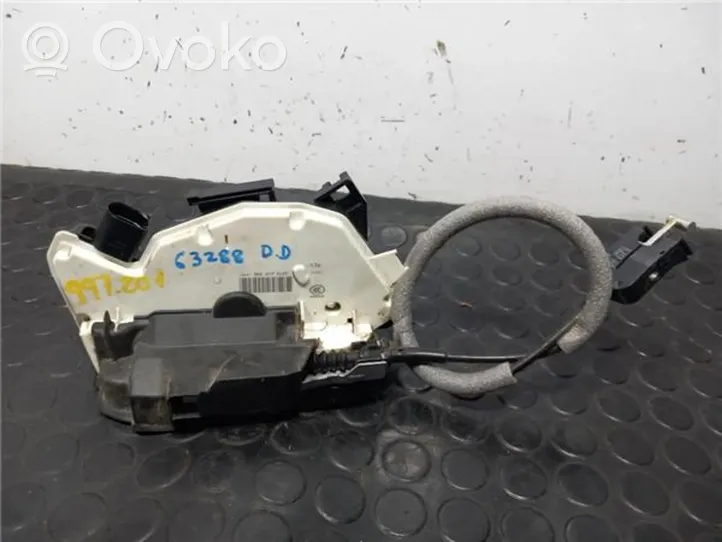 Volkswagen Tiguan Moteur de verrouillage porte avant 5N1837016C