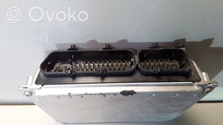 Volkswagen PASSAT B5 Sterownik / Moduł ECU 0261204774