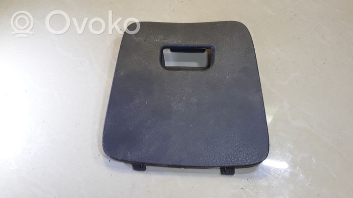 Nissan Primera Couvercle de boîte à fusibles 68964AV700