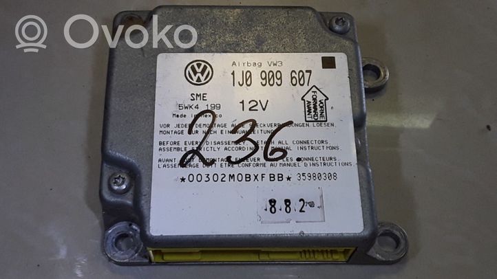 Volkswagen PASSAT B5 Блок управления надувных подушек 1J0909607