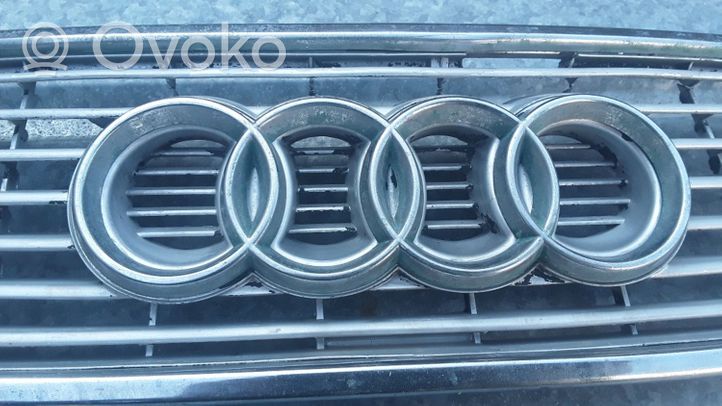 Audi 100 S4 C4 Grotelės priekinės 4A0853651