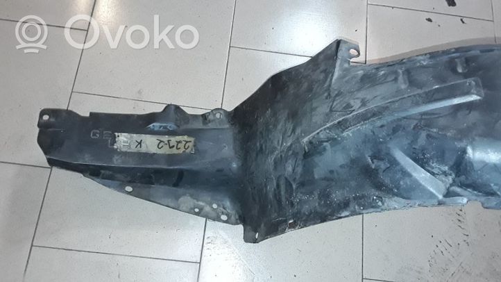 Mazda 626 Rivestimento paraspruzzi passaruota anteriore 