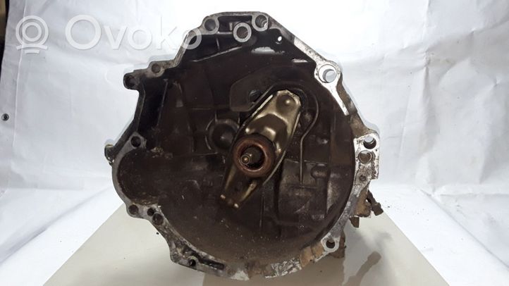 Audi A6 S6 C4 4A Mechaninė 5 pavarų dėžė 012301103J