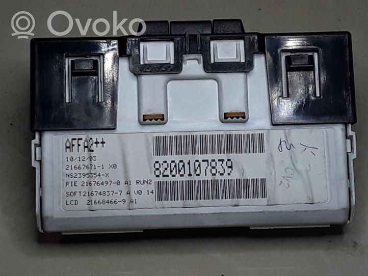 Renault Megane II Monitor / wyświetlacz / ekran 8200107839