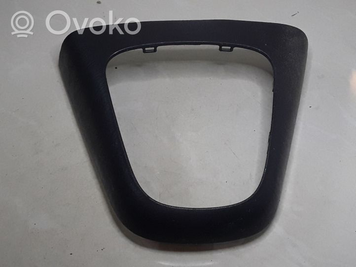 Toyota Corolla Verso E121 Contour de levier de vitesses 5884313020