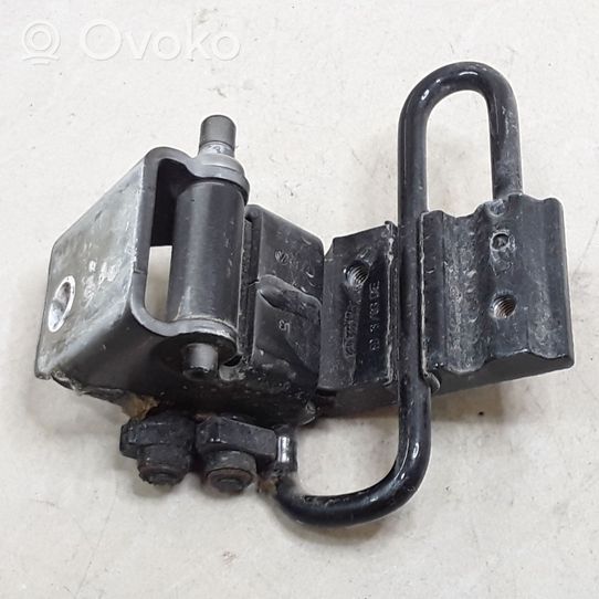 Audi A4 S4 B6 8E 8H Bisagra inferior de la puerta trasera 8E0833412