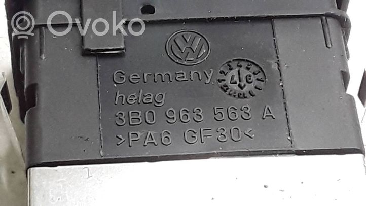 Volkswagen PASSAT B5 Istuimen lämmityksen kytkin 3B0963564A