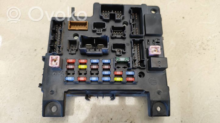 Citroen C-Crosser Module de fusibles 8637A318