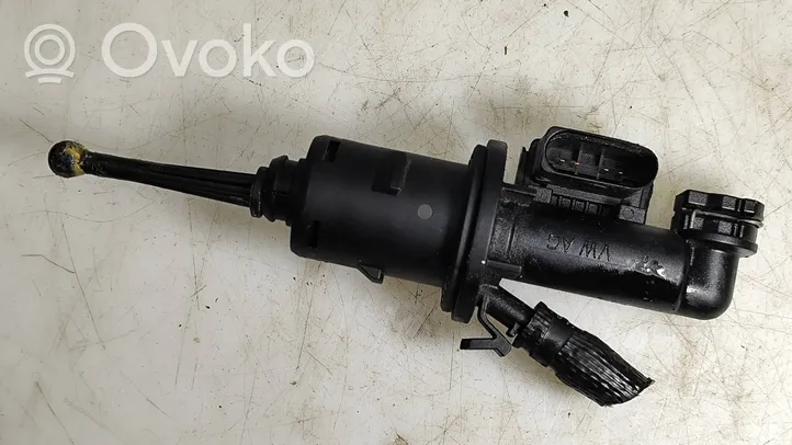 Volkswagen Touran I Clutch master cylinder 1K0721388F